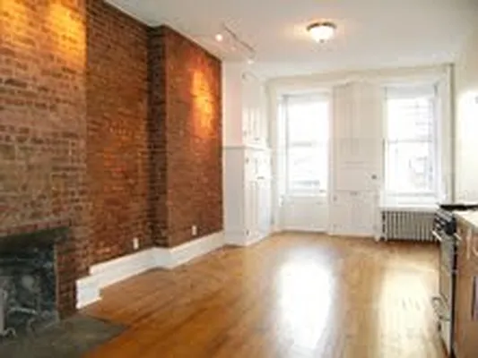 Rented by City Connections Realty | media 27