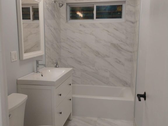 5th image of 2449 W Balmoral Ave #1N