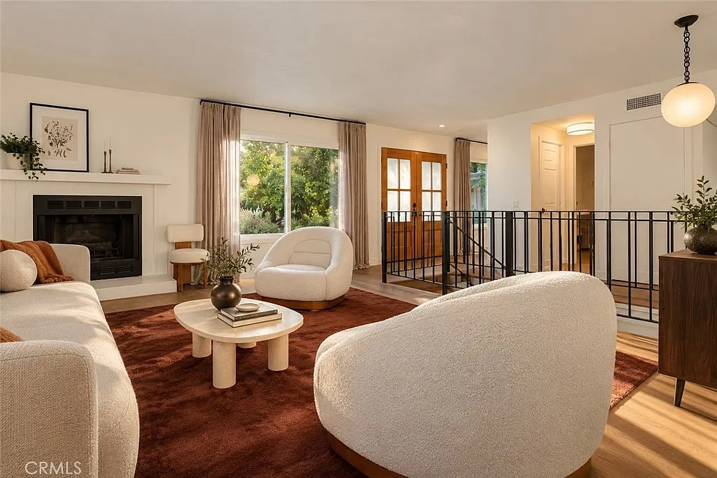 3 bed, 2.5 bath, 1878 sqft, $7,800 — Photo 3