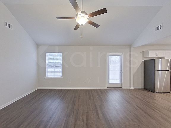 2nd image of 114 Western Red Cedar Dr
