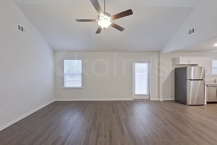 114 Western Red Cedar Dr — Photo 2