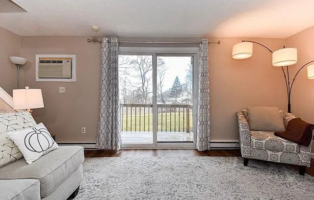 1588 Main St #10 — Photo 5