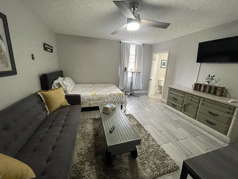 Studio, 400 sqft, $1,400 — Photo 4