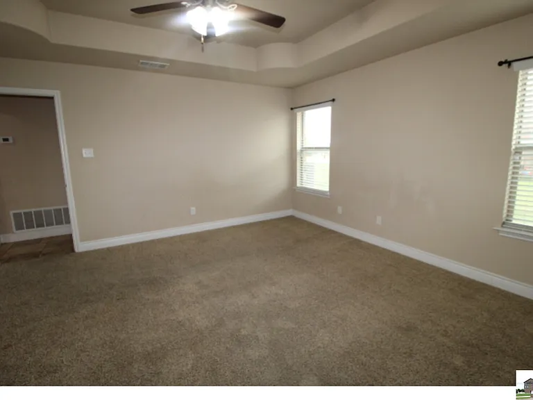 1128 Pheasant Cir — Photo 32