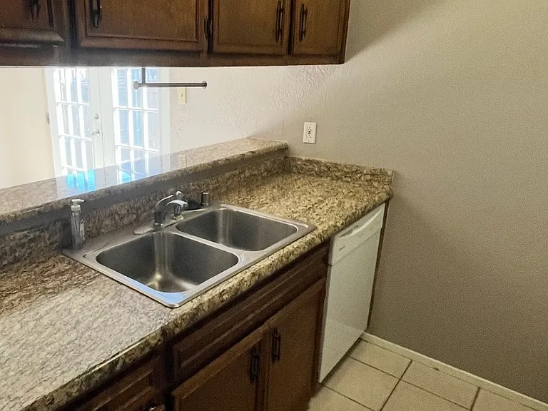 4811 W Cuthbert Ave #A — Photo 5
