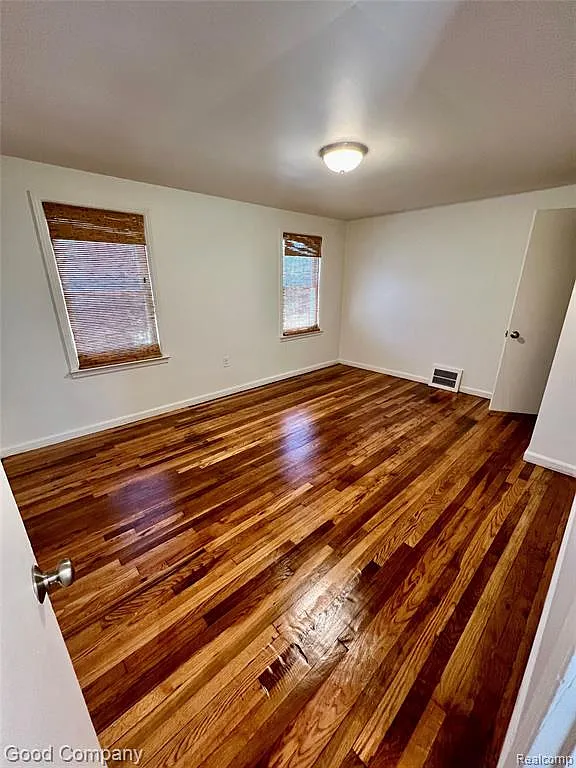 2 bed, 900 sqft, $1,100 — Photo 4