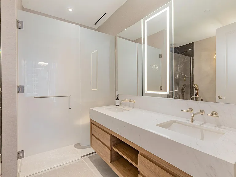 160 2nd Ave S #1606 — Photo 16