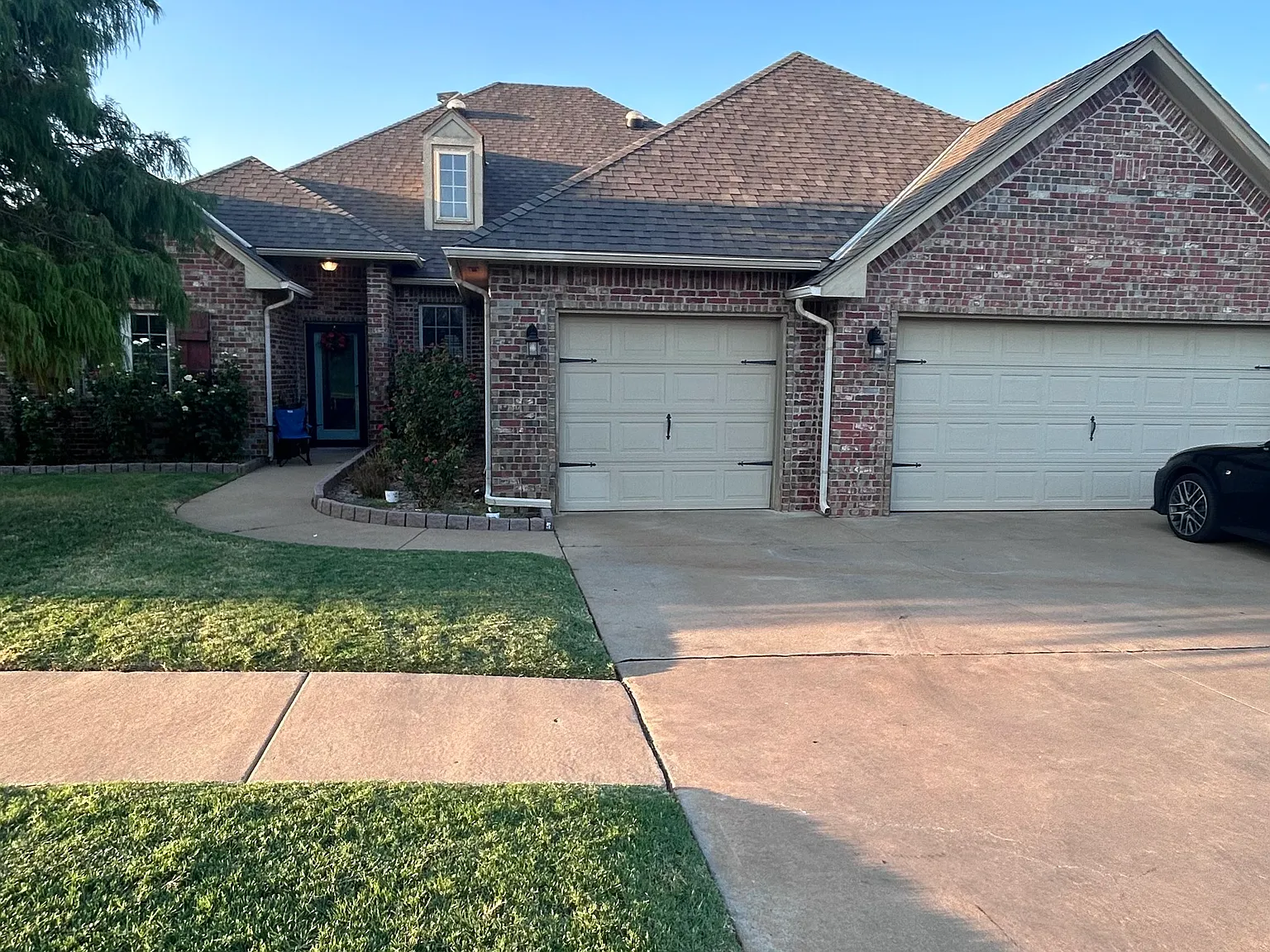 4 bed, 2.5 bath, 2262 sqft, $3,650 — Photo 2