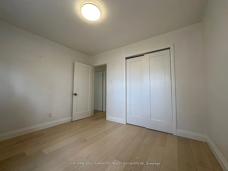 36 Queen St #MAIN FLOOR — Photo 9