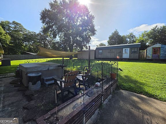 5th image of 121 Pine Lane Dr NW