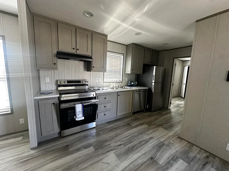 9 Lakeview Dr — Photo 3