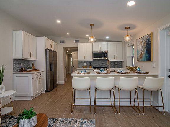 5th image of 387 Plaza #387