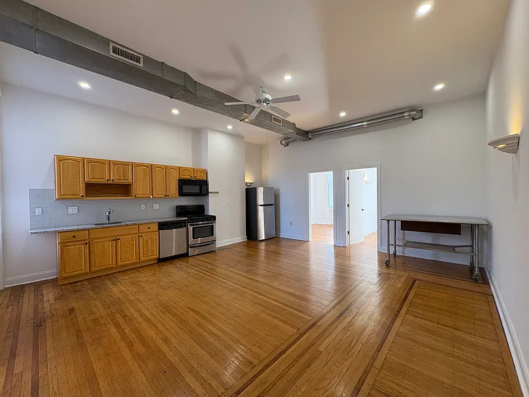 329 S 17th St #2 — Photo 7