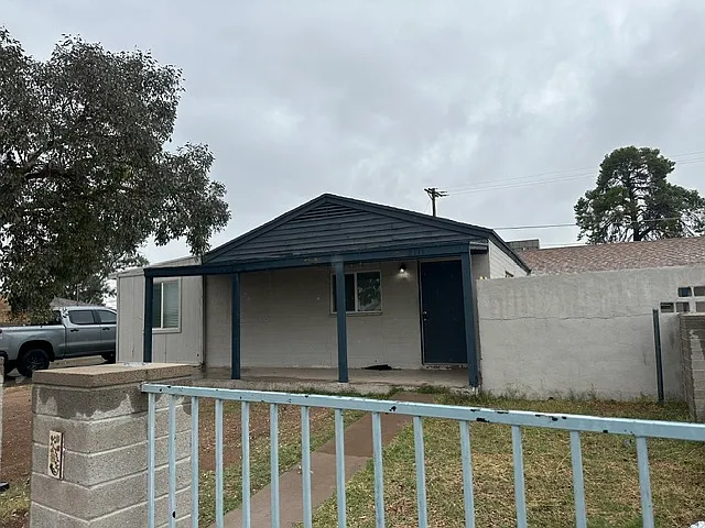 2111 E Sunland Vis — Photo 1