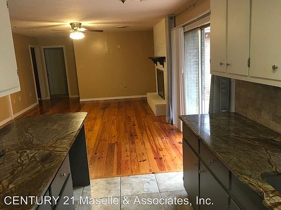4th image of 215 Bay Park Dr