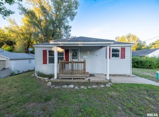 100 Donna Ct, Pekin, IL 61554