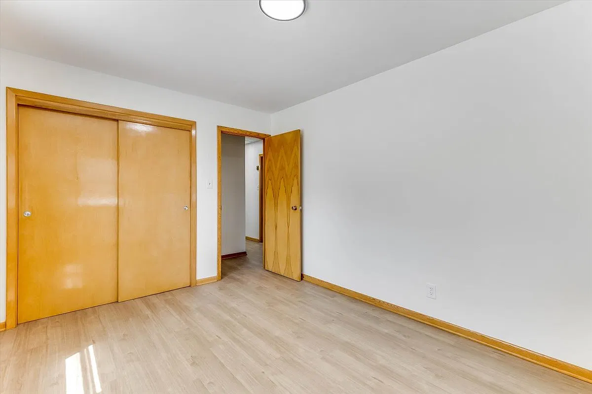 6 bed, 2650 sqft, $2,595 — Photo 2