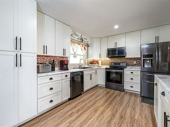 4th image of 4609 Pineview Dr NE
