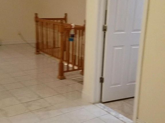 4th image of 1005 E 228th St