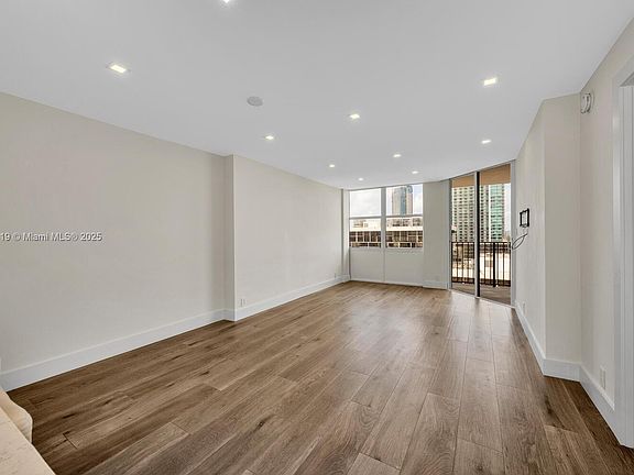 4th image of 1901 Brickell Ave #2203