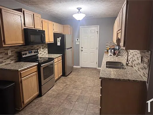 3 bed, 1300 sqft, $1,650 — Photo 3