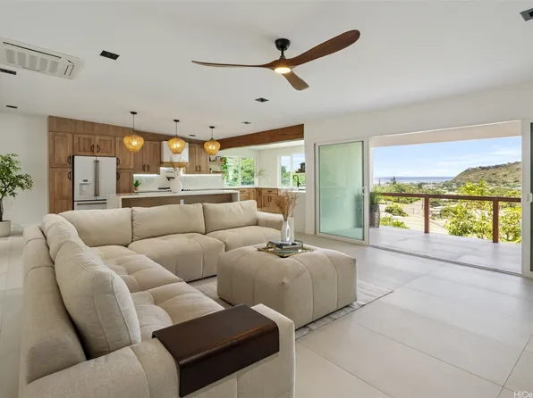 852 Kainoa Pl, Honolulu, HI 96821
