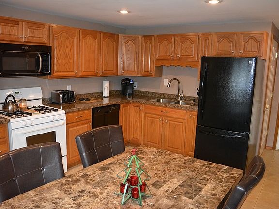 3rd image of 98 Mayberry Dr W