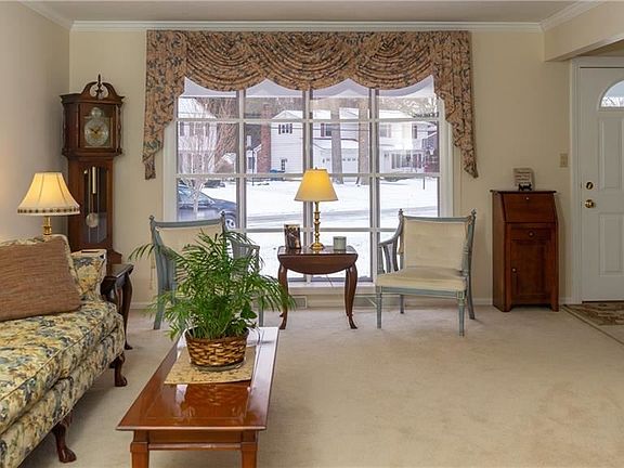 2nd image of 30507 Manhasset Dr