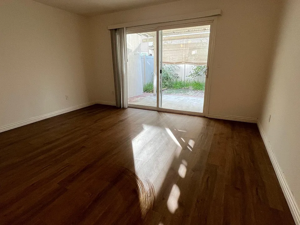 13543 3/4 Village Dr