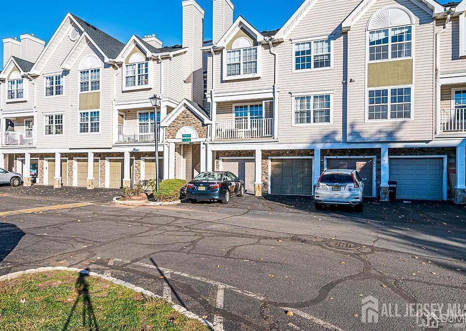 2nd image of 27 E Edinburgh Ct