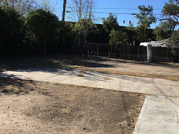 5th image of 1724 Poinsettia St