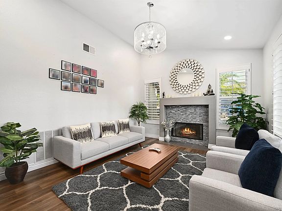 4th image of 3140 Willow Creek Pl