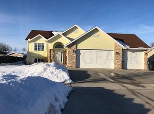 592 Mighty Acres Dr, Grand Forks, ND 58201