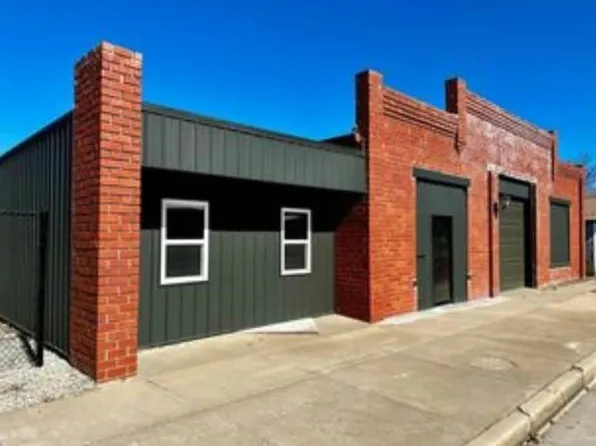 111 E Butler St, Yates Center, KS 66783