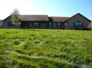 8205 Forest View Rd, Kewaskum, WI 53040
