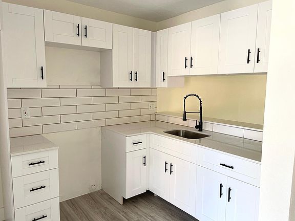 3rd image of 4003 Lakeside Dr