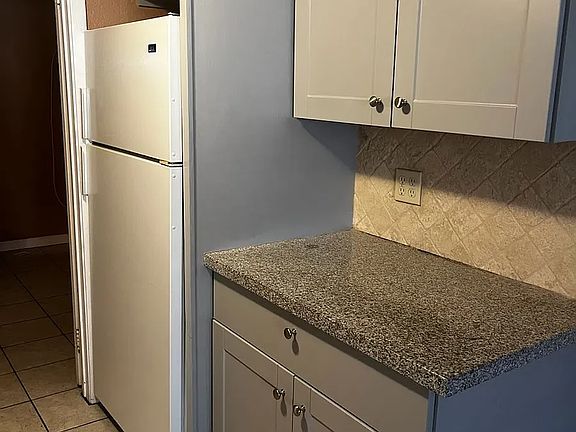 3rd image of 1750 E Oak St APT 4