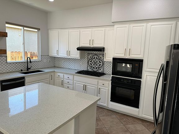 4th image of 2975 Mojave Dr