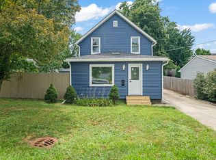 319 E 8th St, Lockport, IL 60441