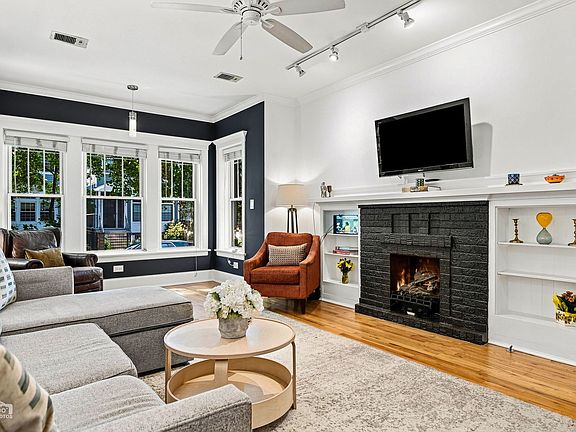3rd image of 5357 N Paulina St Unit 1