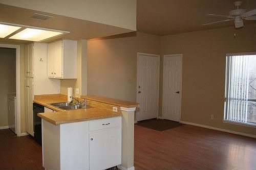 3rd image of 506 W San Antonio St