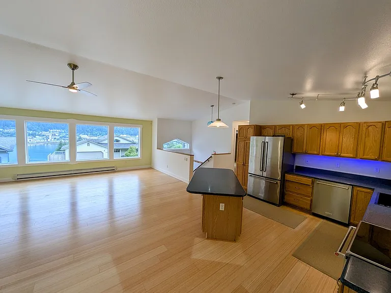 2981 Foster Ave — Photo 5
