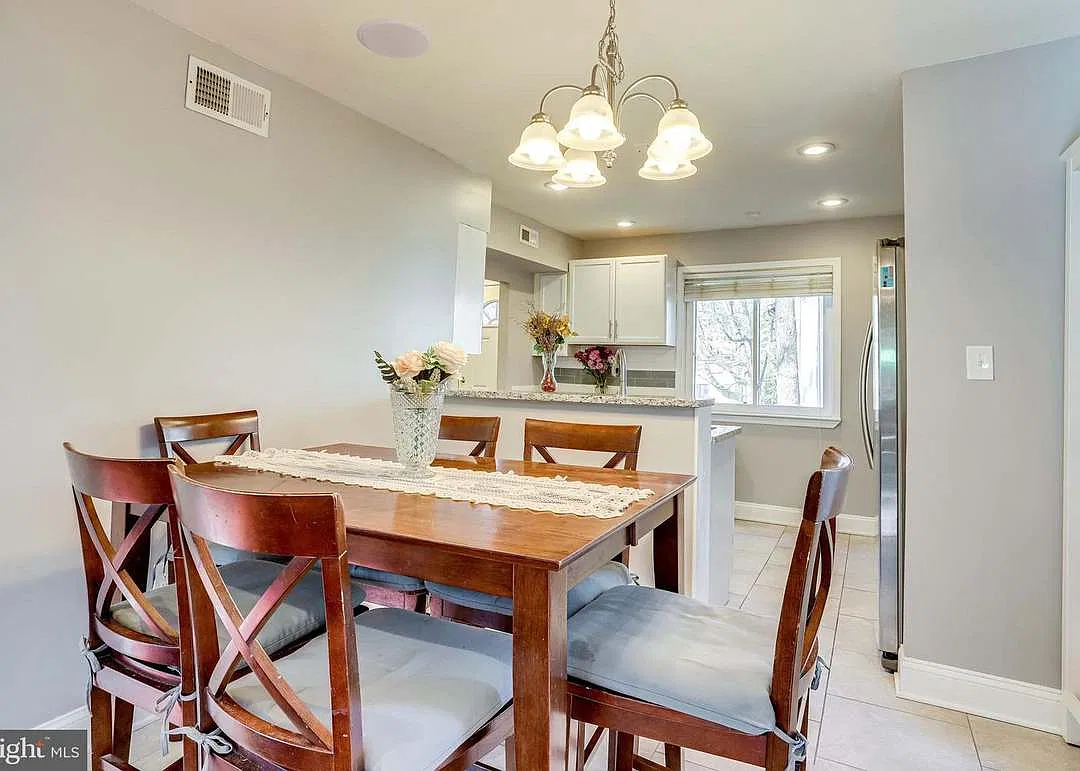 3 bed, 1134 sqft, $2,950 — Photo 4