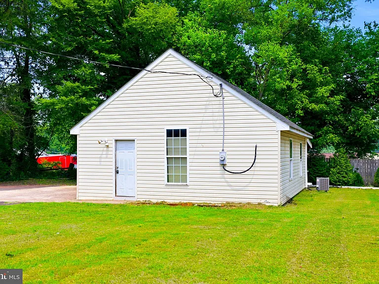 8916 Rugby Rd — Photo 102
