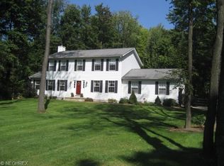 11208 Franks Rd, Chagrin Falls, OH 44023