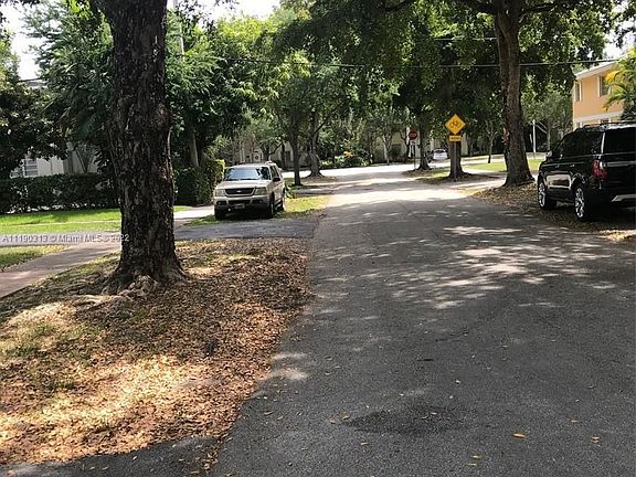 2nd image of 615 Velarde Ave