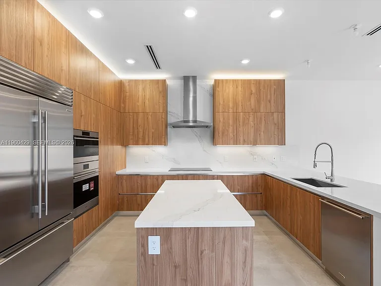 19701 NE 16th Pl — Photo 39