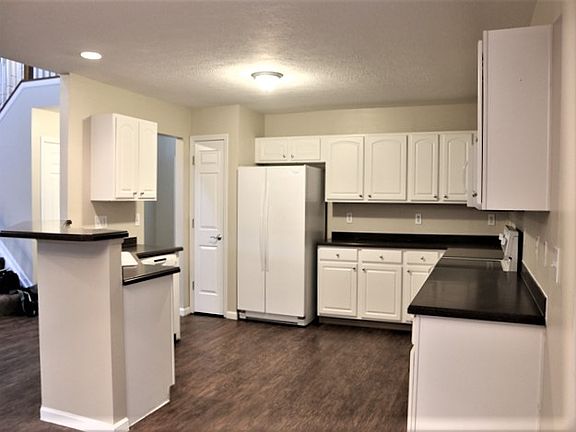 2nd image of 860 Gray Dr