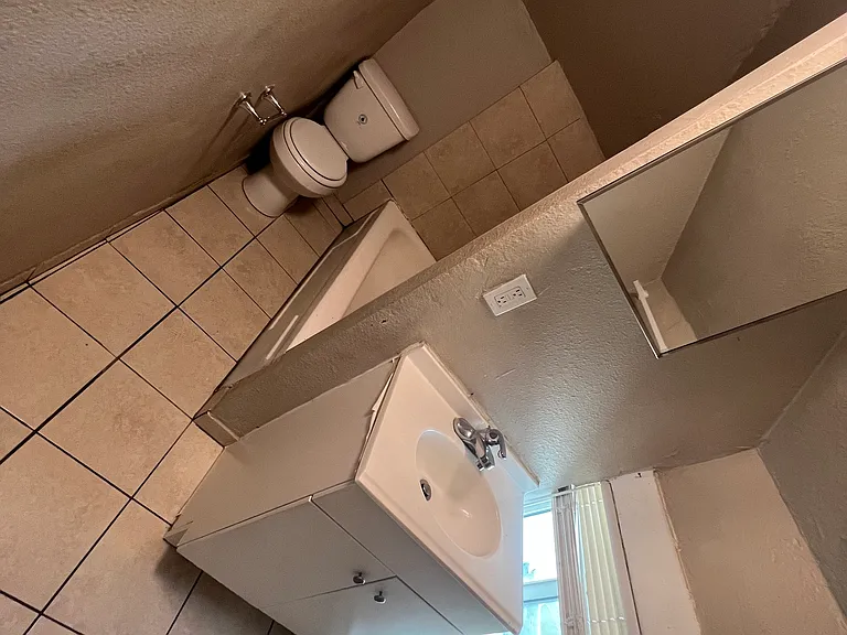 608 E G St #1/2 — Photo 8