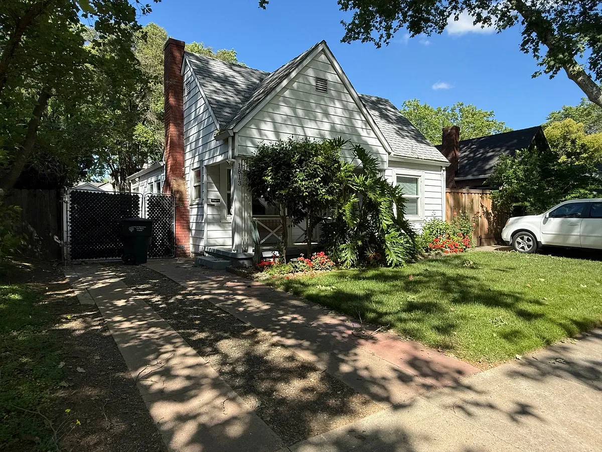 Building Photo - 1813 Beverly Way